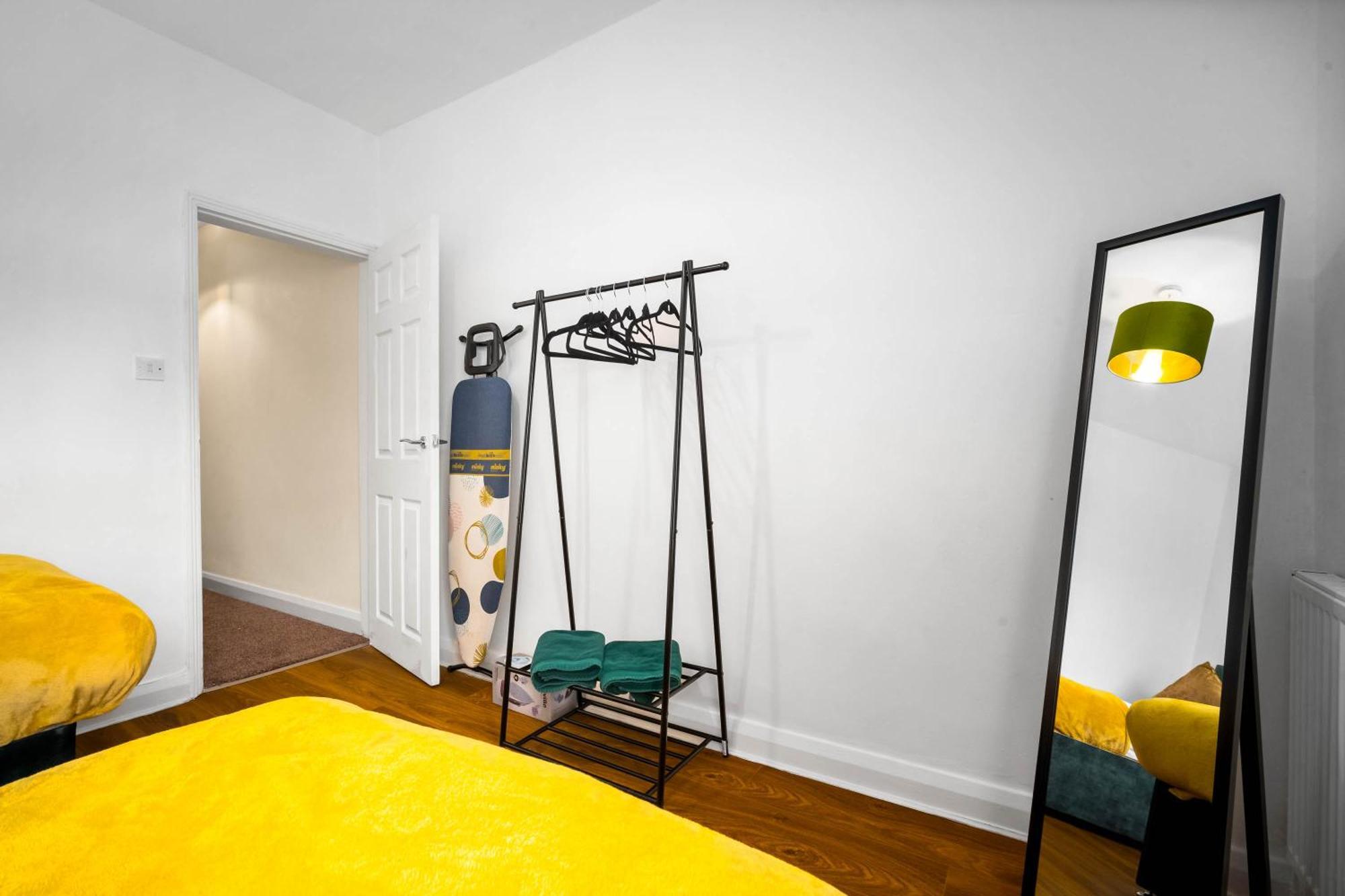3 Bed House For Contractors & Families And Free Parking Villa เบอร์มิงแฮม ภายนอก รูปภาพ